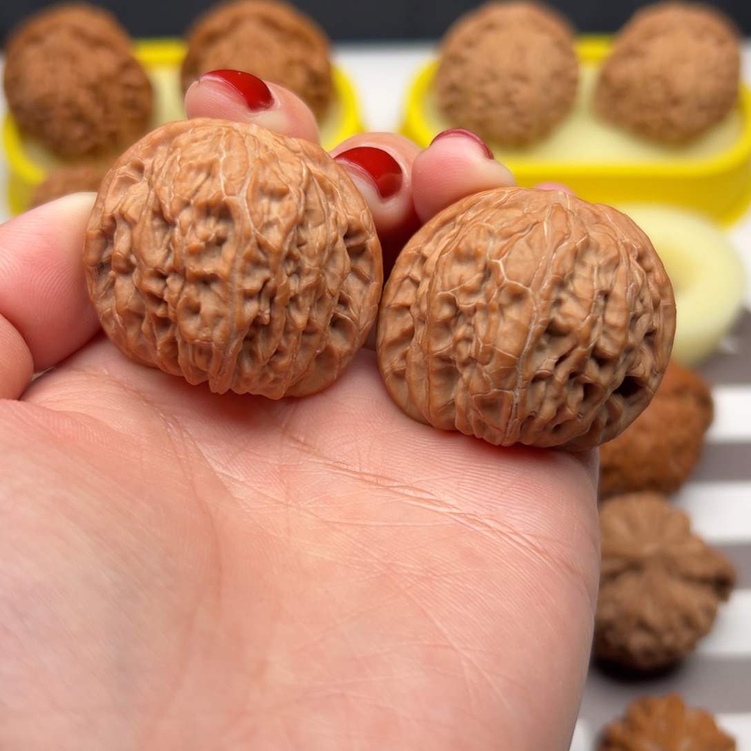 文玩核桃把件38.5全品原桩红皮山地磨盘