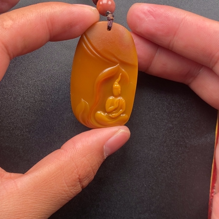 才***完石英质玉未镶嵌颈饰