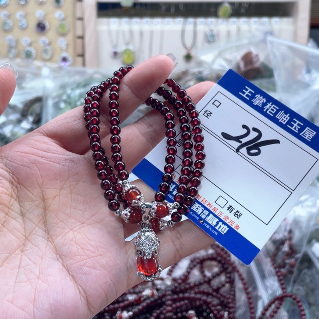 石榴石颈饰未镶嵌