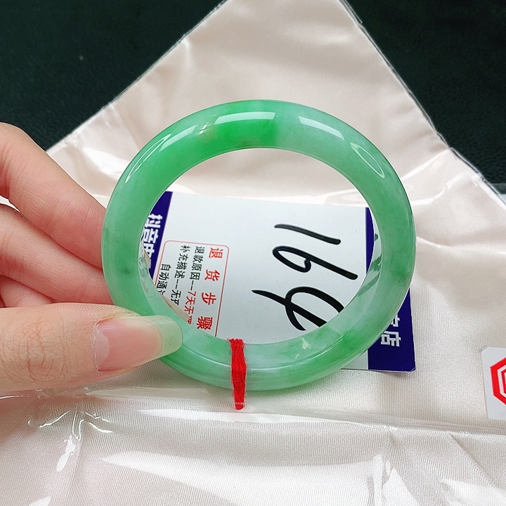 未镶嵌手镯翡翠小*靖翡翠手镯