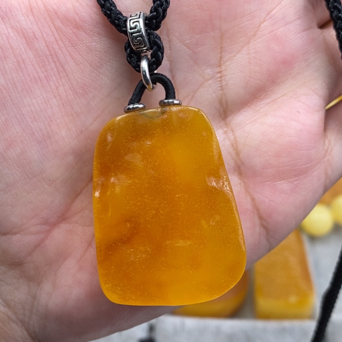 琥珀吊坠(赠链)未镶嵌