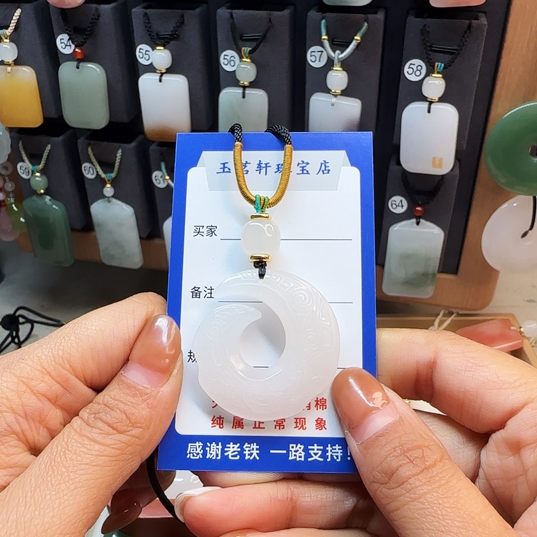 石英质玉未镶嵌颈饰