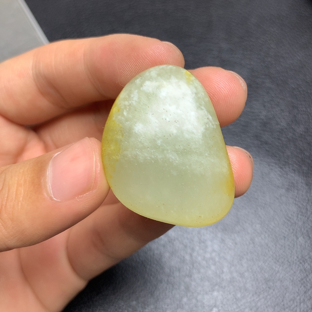 和田玉未镶嵌把件