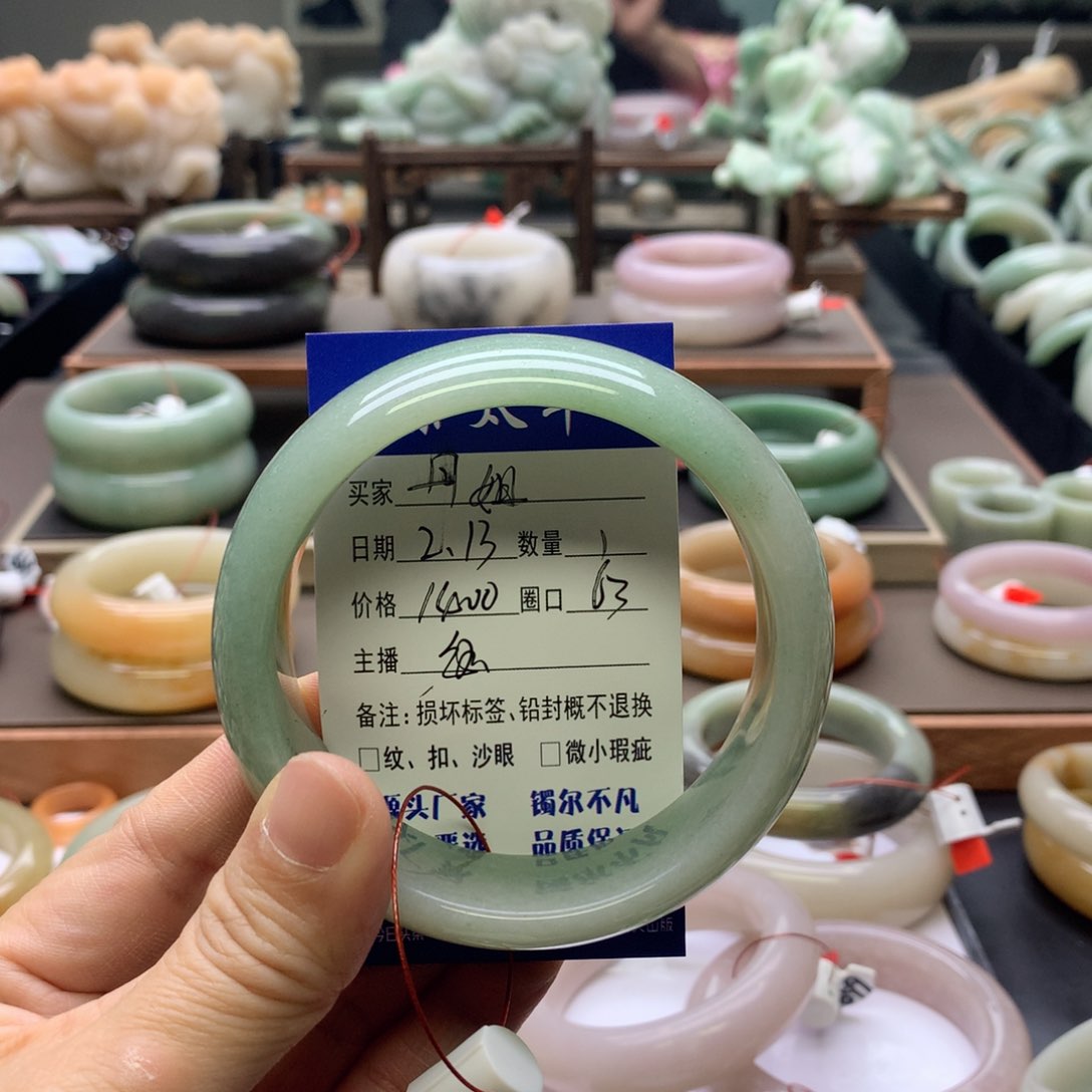 【闪购商品】石英质玉手镯未镶嵌丹***?