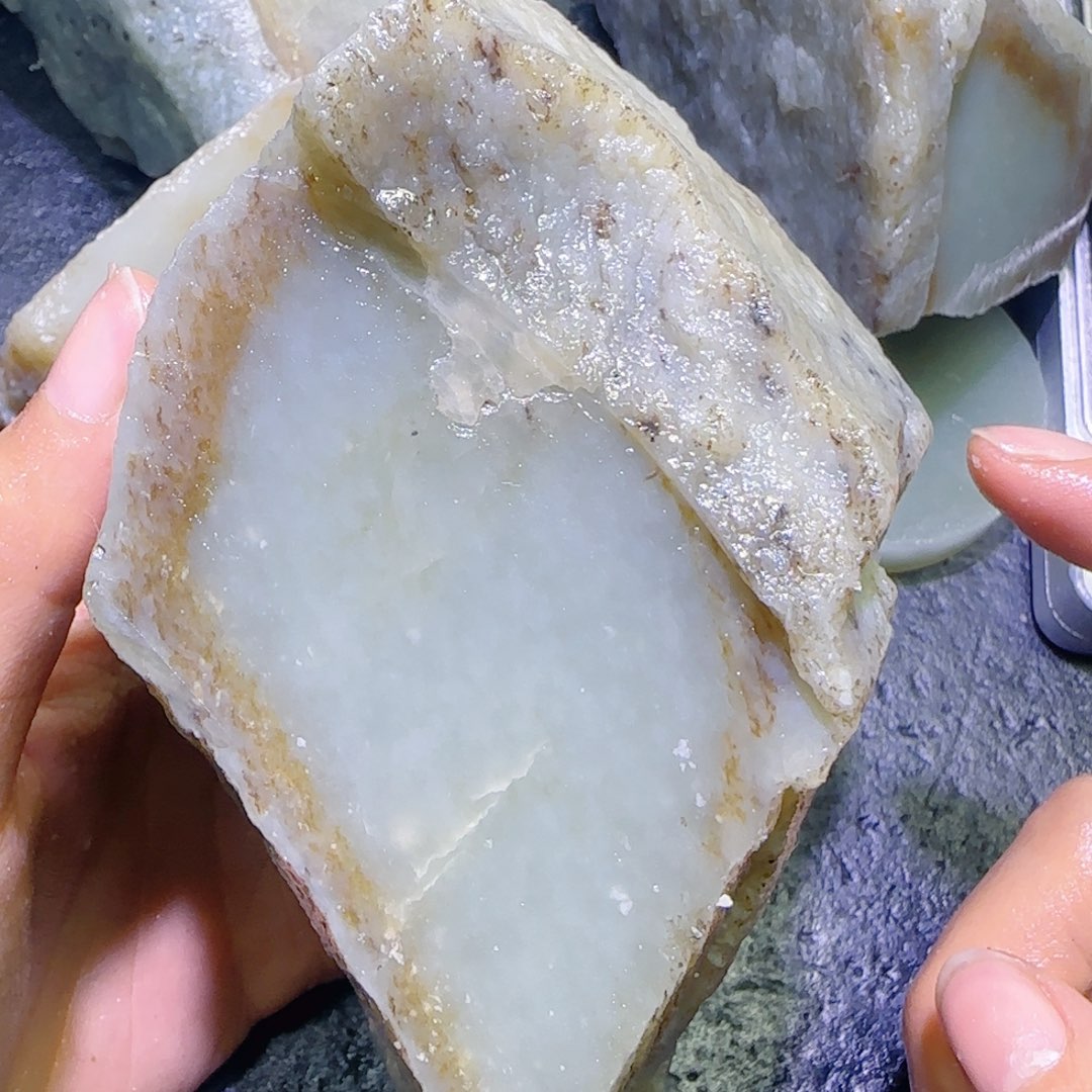 和田玉未镶嵌珠宝半成品