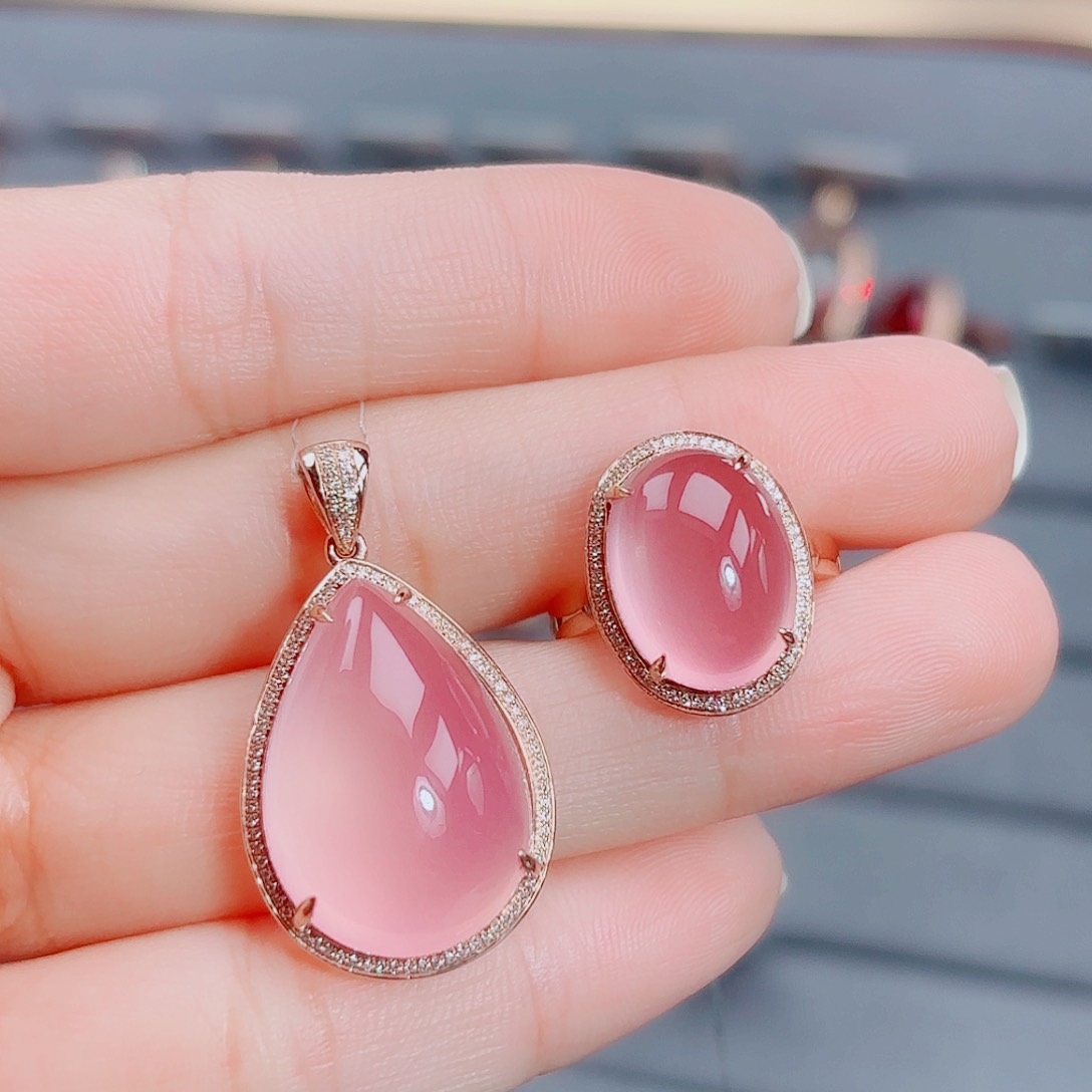 18K金镶嵌吊坠(不含链)芙蓉石18k芙蓉石戒指吊坠