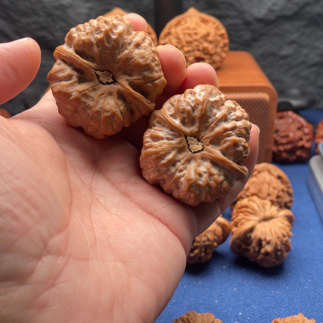 嘉***宾文玩核桃把件蛤蟆头