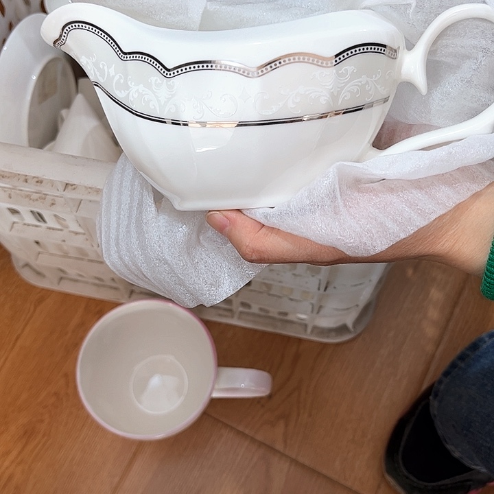 碗微瑕骨瓷浮雕奶缸一个