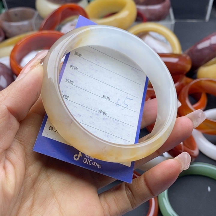 石英质玉手镯未镶嵌