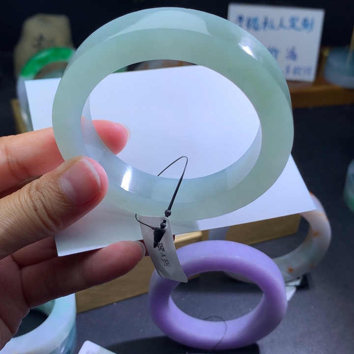 定制翡翠未镶嵌翡翠手镯