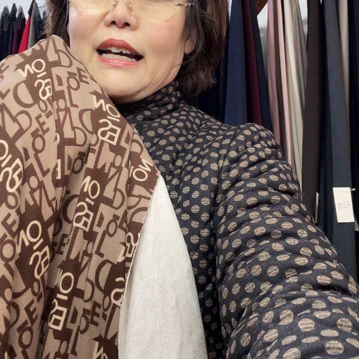 咖字母2米蚕丝面料面料