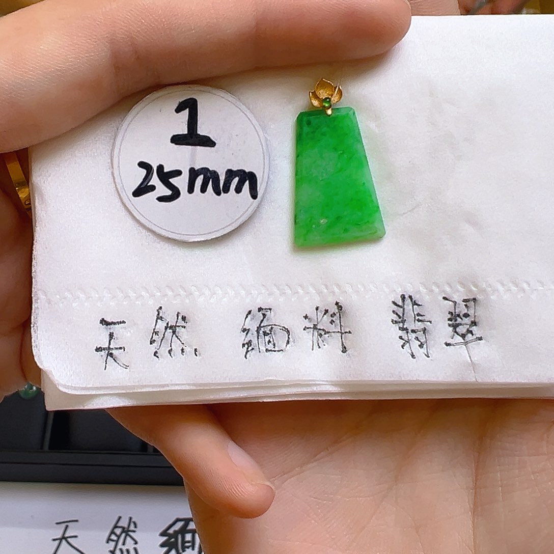 翡翠颈饰18K金镶嵌翡翠