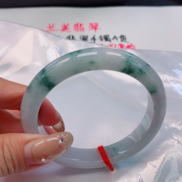 翡翠手镯未镶嵌54圈