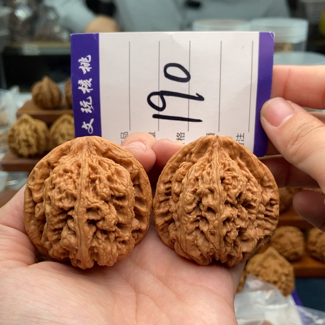 文玩核桃吊坠46粗筋