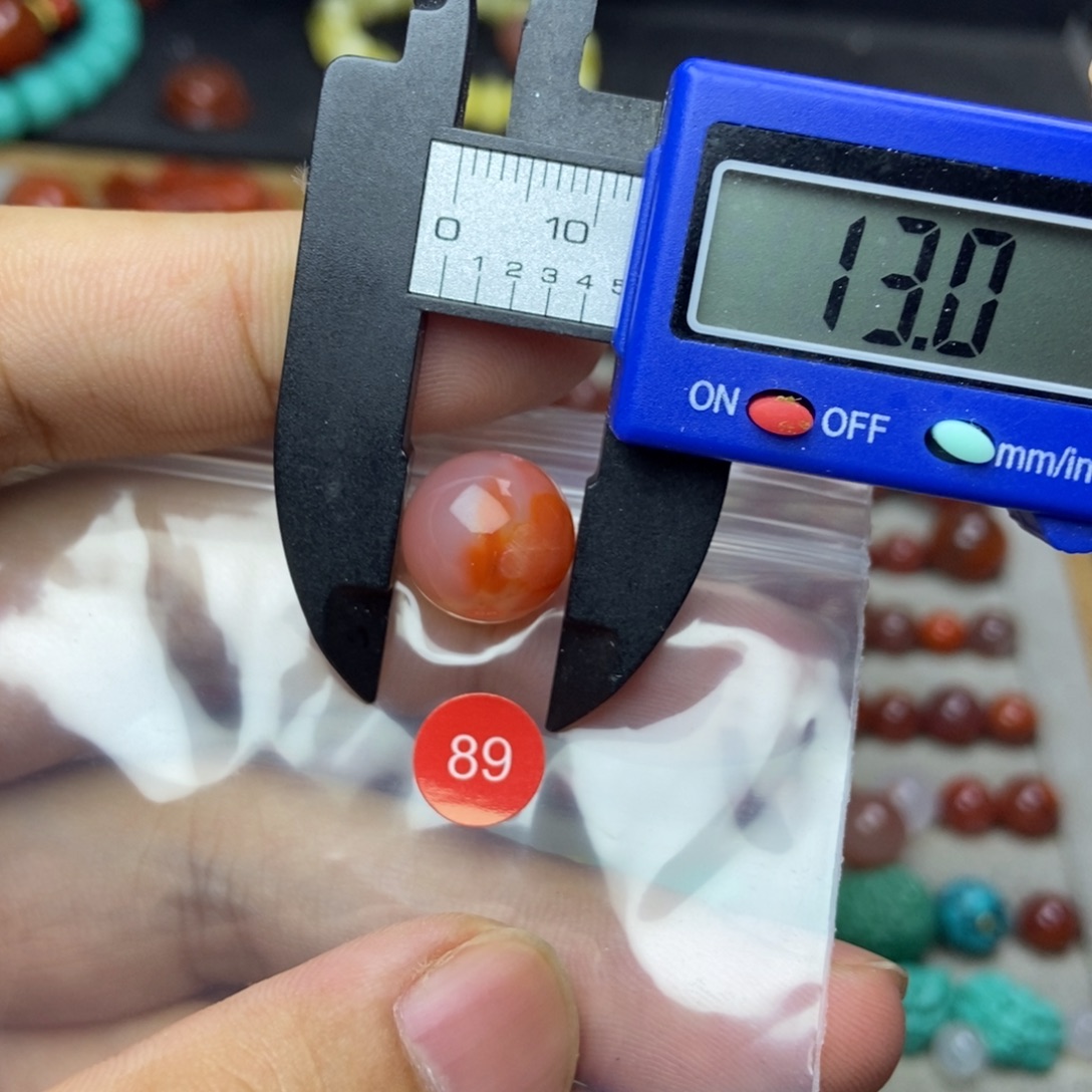 南红玛瑙未镶嵌有瑕疵