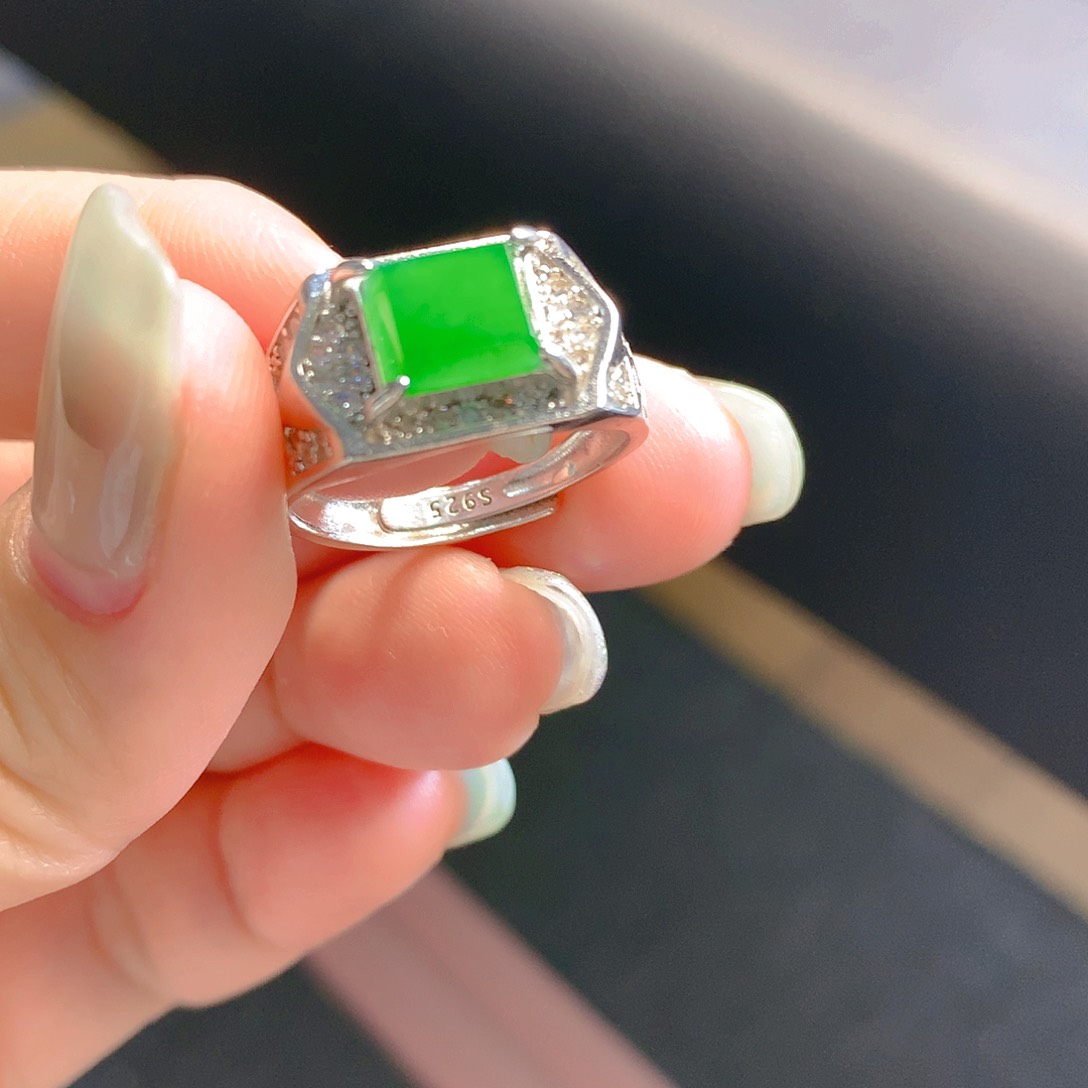 翡翠颈饰银S925镶嵌翡翠