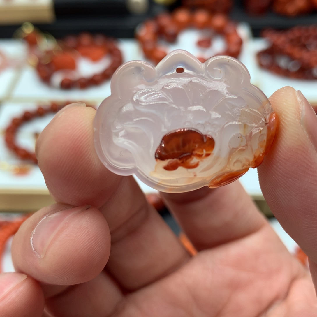 南红玛瑙配饰未镶嵌