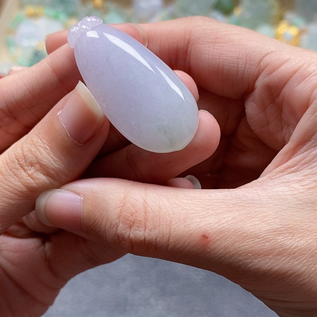 翡翠颈饰未镶嵌闪