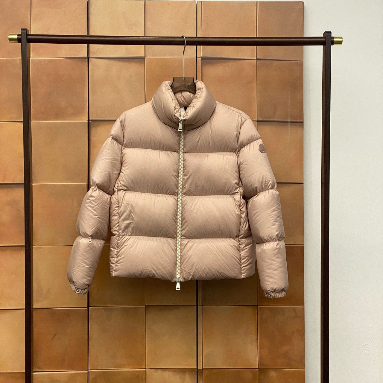 99新 MONCLER 爆款Anterne粉色徽标logo羽绒服/2码/99新/29913