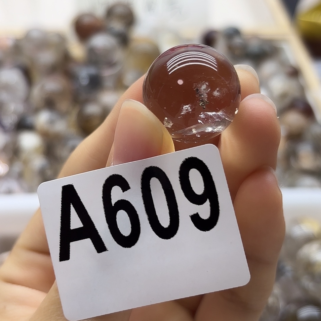 宝***宝水晶未镶嵌珠宝半成品609