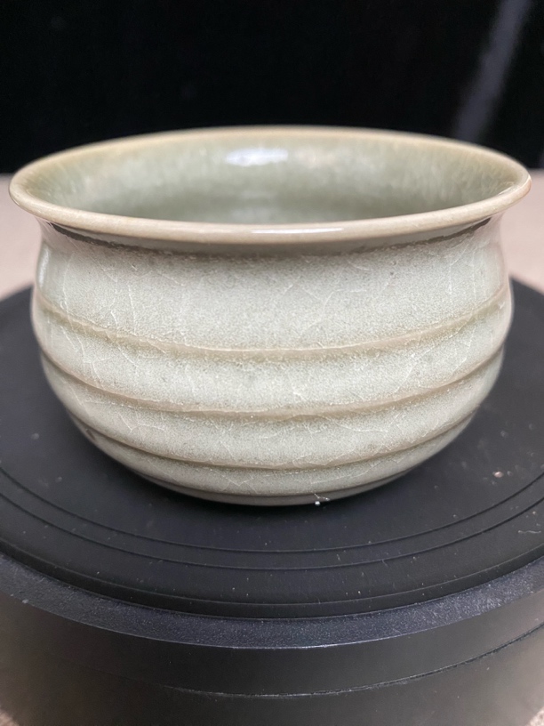 柴窑烧制，手拉坯成型。