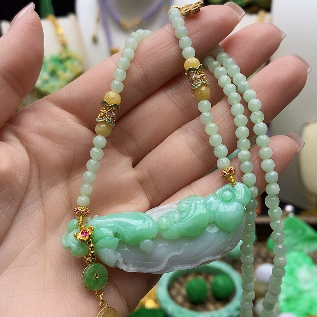 翡翠颈饰未镶嵌天然