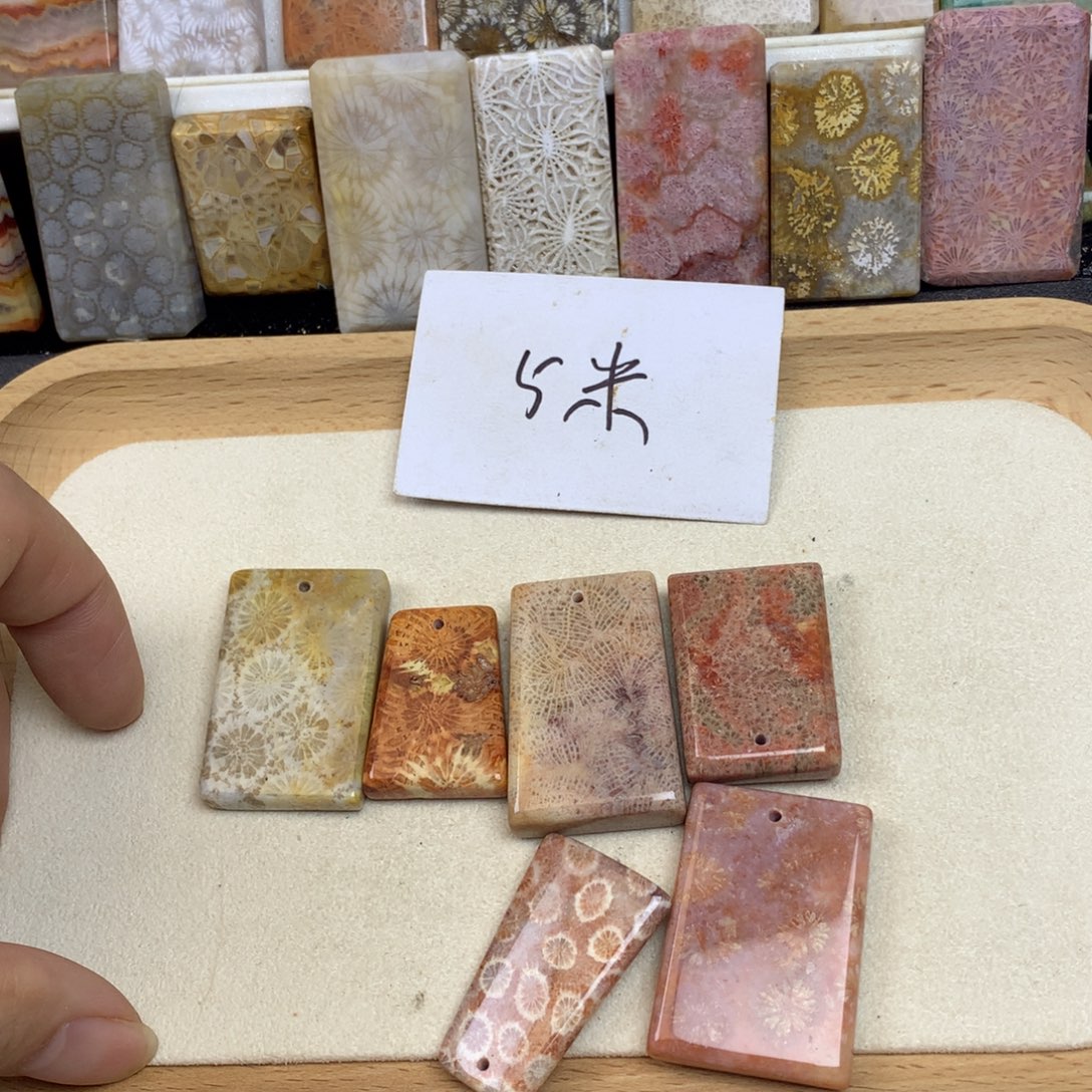 随***吖硅化珊瑚（珊瑚玉）未镶嵌珠宝奇石
