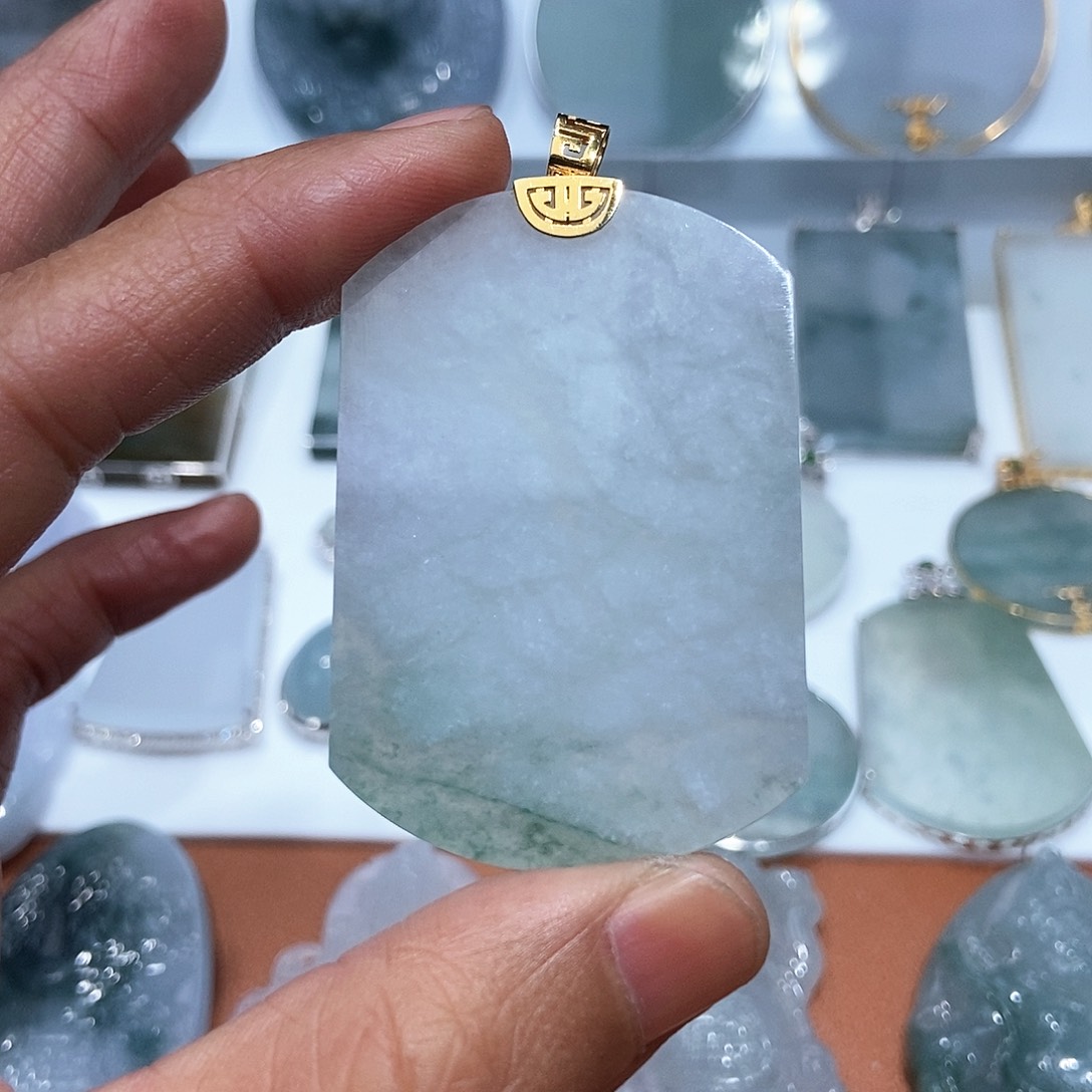 翡翠吊坠(不含链)18K金镶嵌