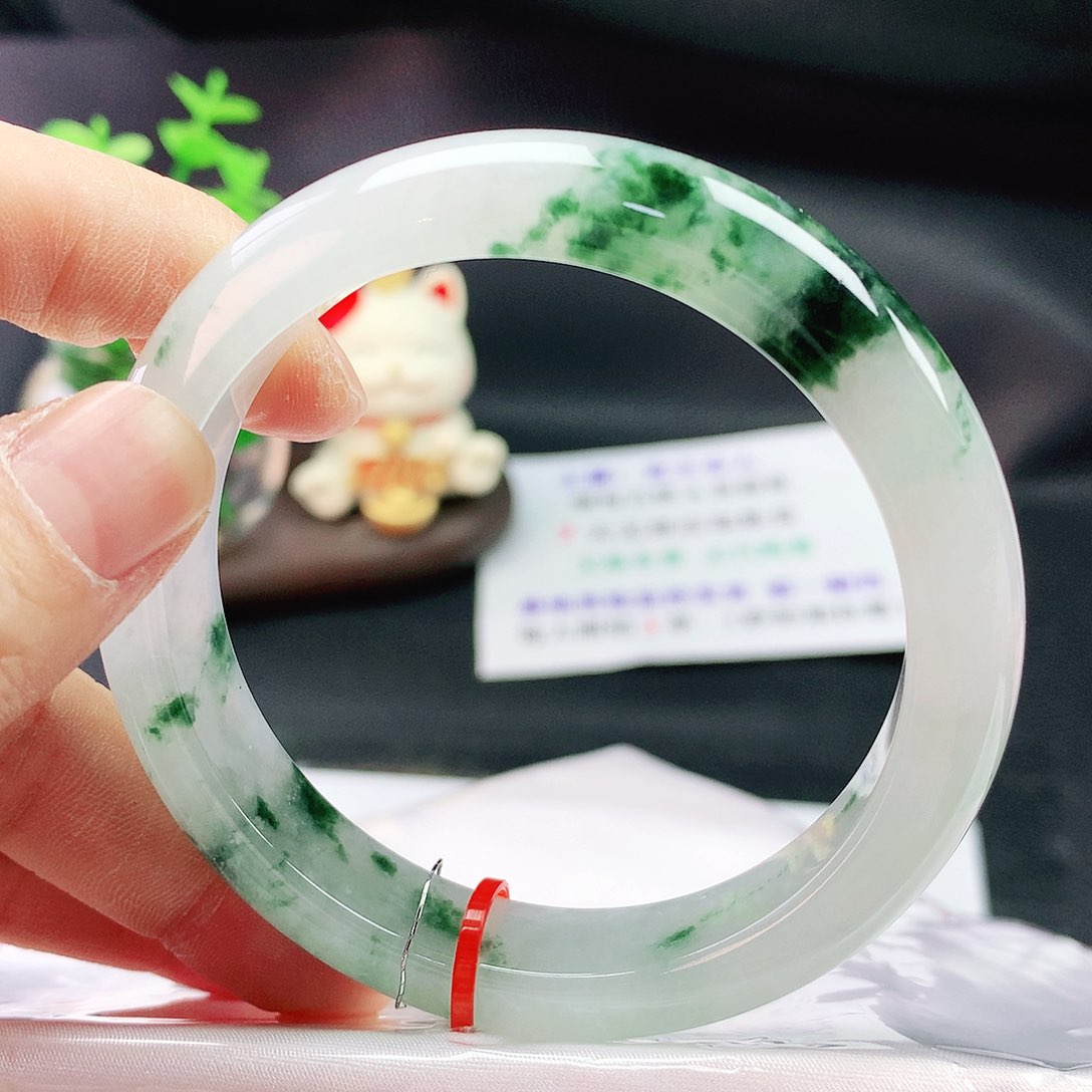 翡翠手镯未镶嵌57圈