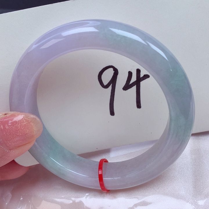 翡翠手镯未镶嵌翡翠