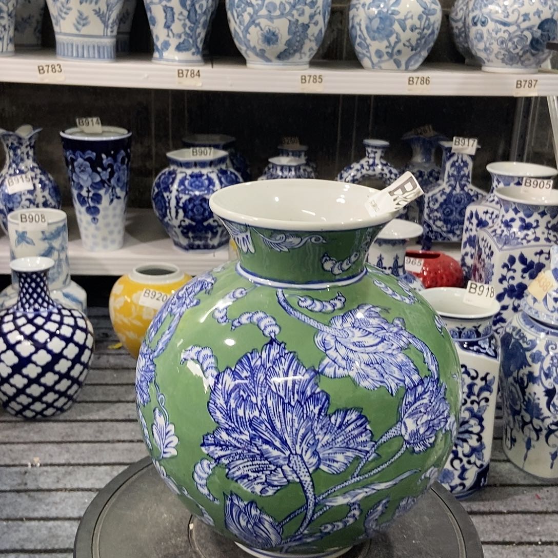 摆件花瓶手绘釉下彩微瑕