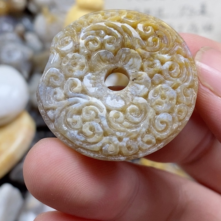 颈饰未镶嵌硅化珊瑚（珊瑚玉）有瑕