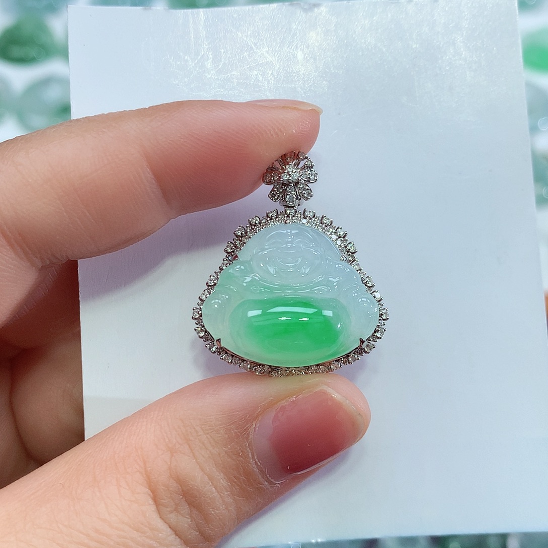 翡翠18K金镶嵌颈饰佛公