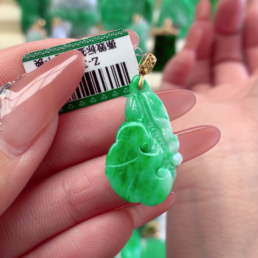翡翠颈饰18K金镶嵌挂件