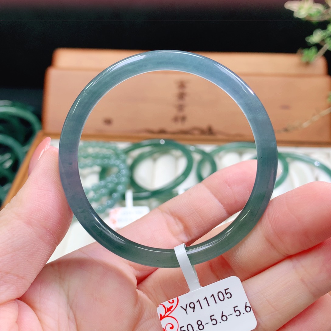 翡翠手镯未镶嵌天然