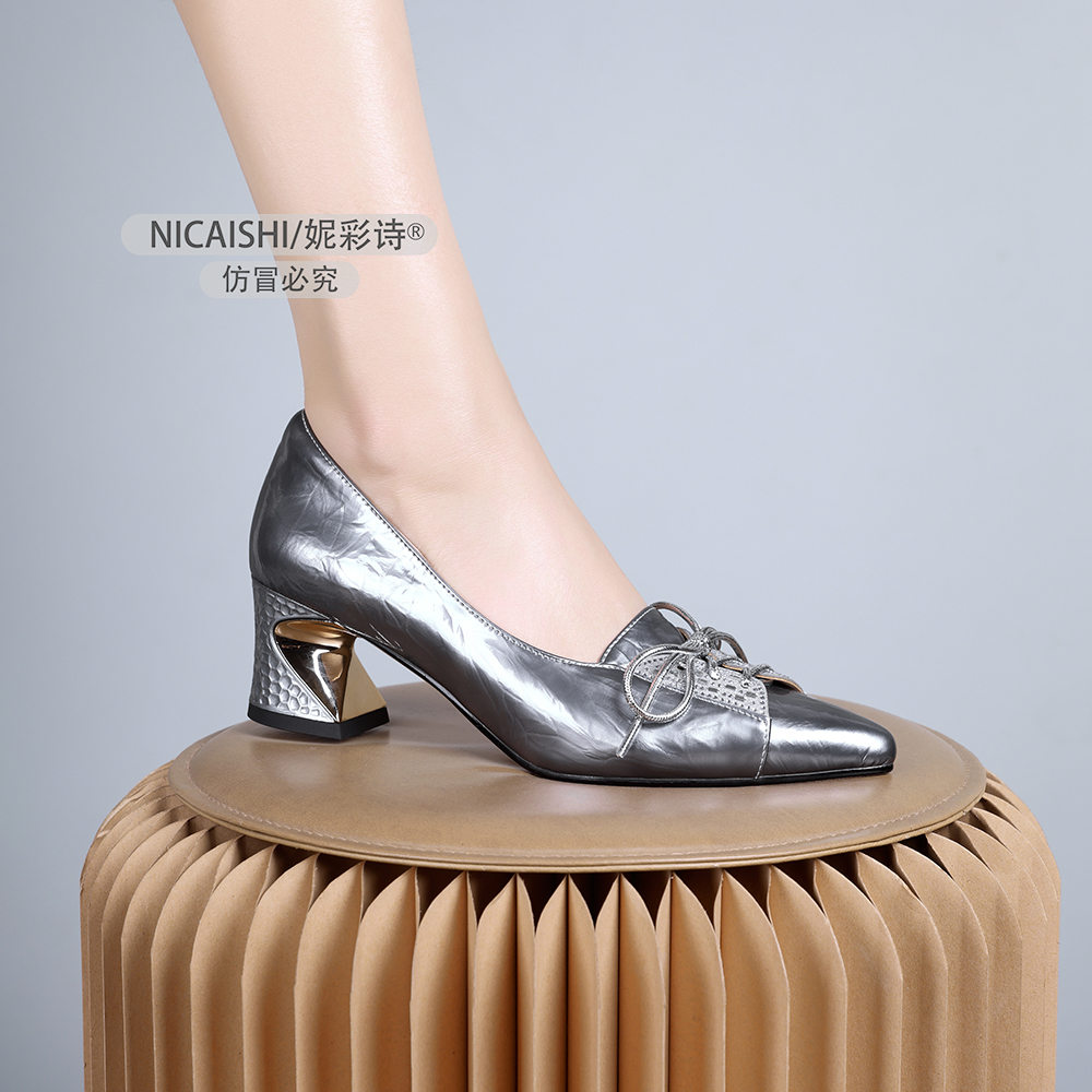 2025年新款法式百搭舒适温柔时尚尖头一脚蹬软底中粗跟女单鞋1053