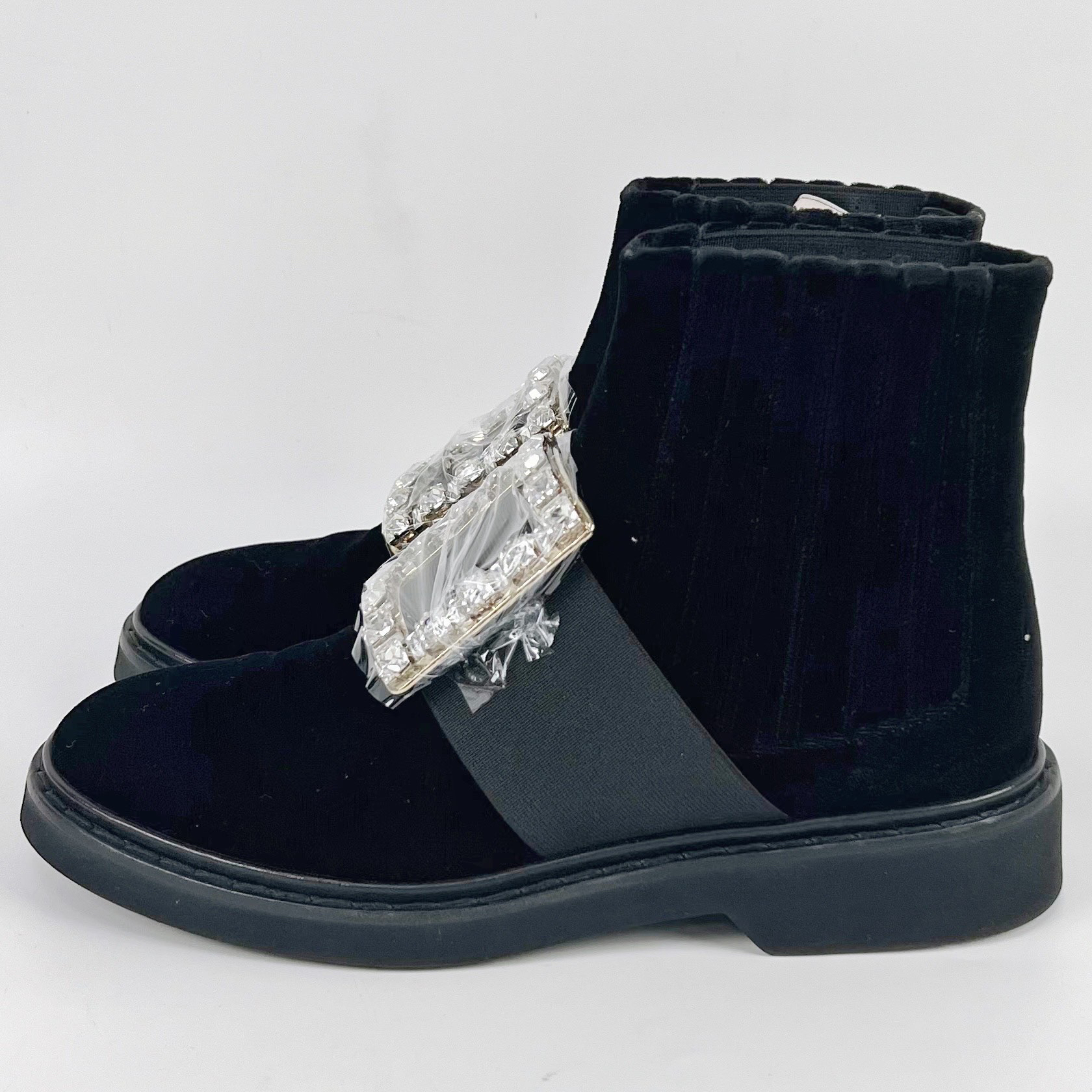 95新 Roger Vivier/罗杰·维威耶 35.5码 黑色绒面方钻短靴 xz0468