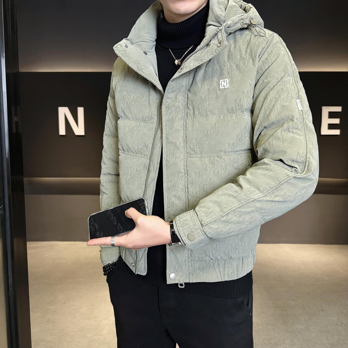 高级感男士羽绒服男款冬季新款潮牌满印休闲加厚保暖短款连帽外套