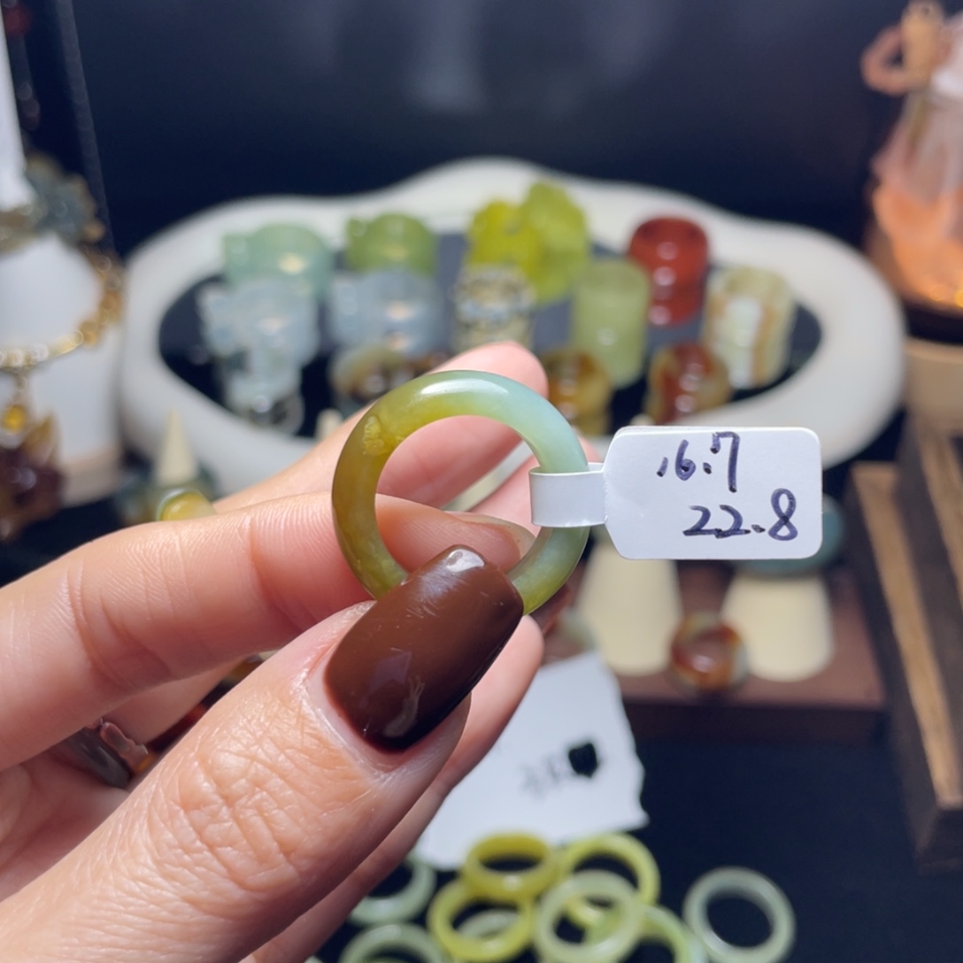 阿***吹蛇纹石玉未镶嵌戒指微瑕