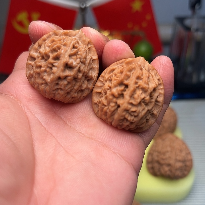 文玩核桃吊坠荔枝纹