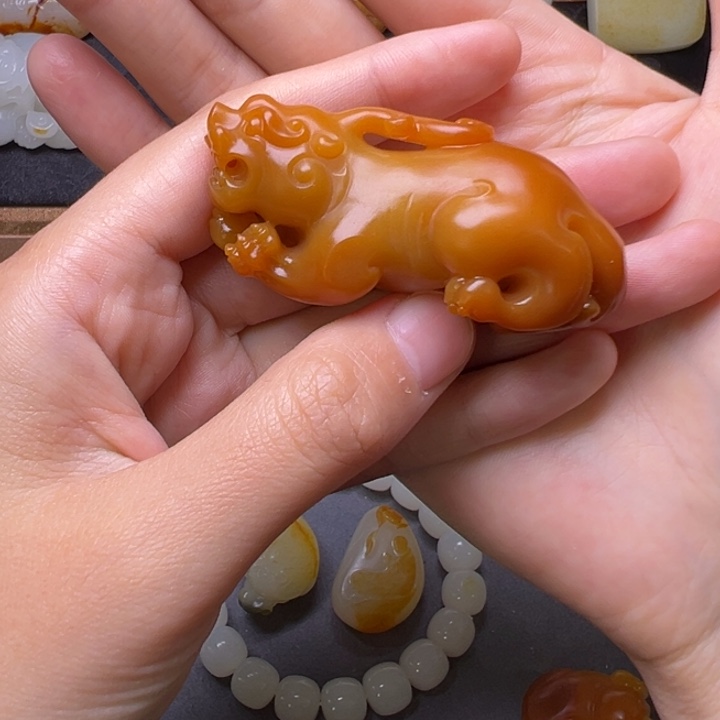 常***煜和田玉未镶嵌颈饰