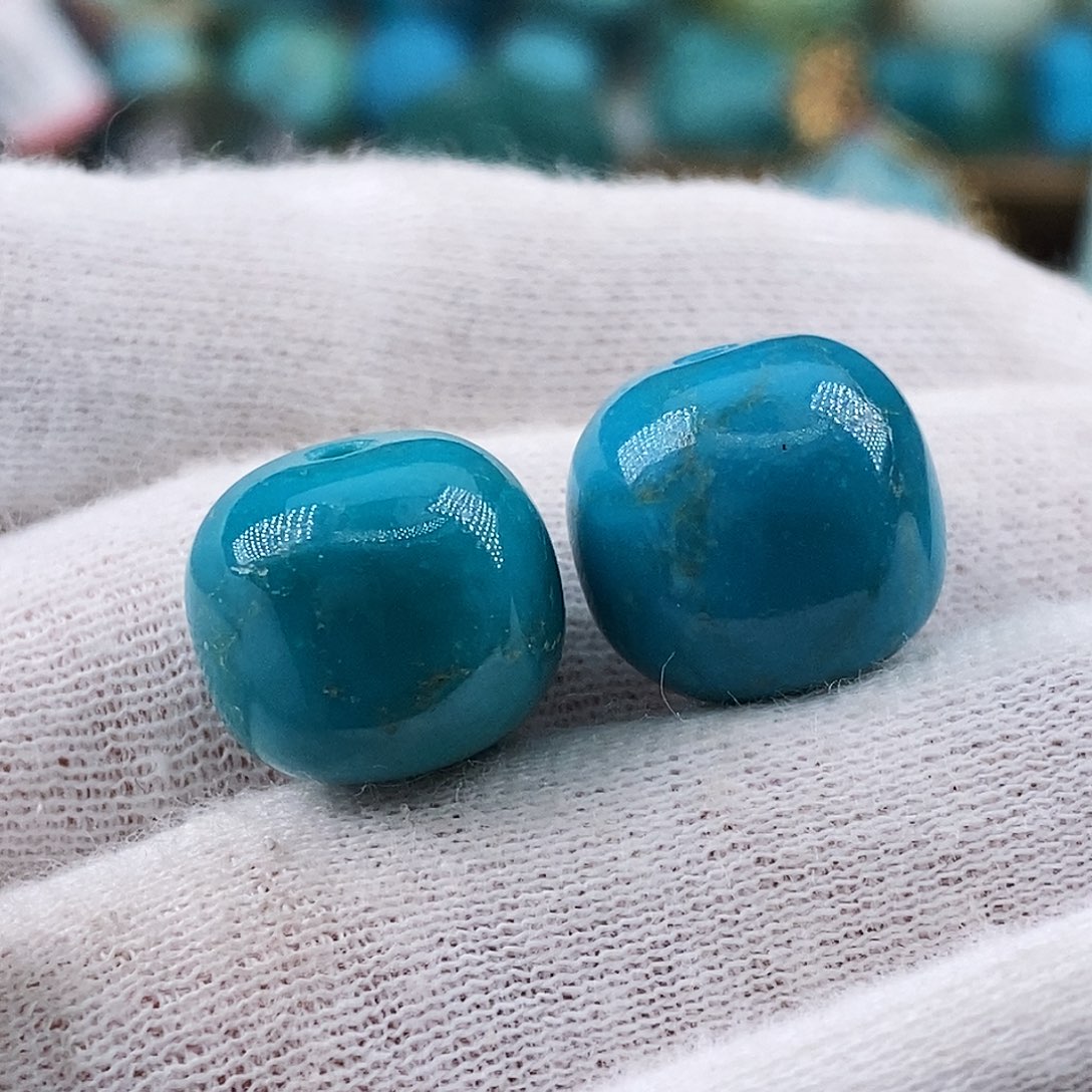 谢***森绿松石未镶嵌珠宝奇石