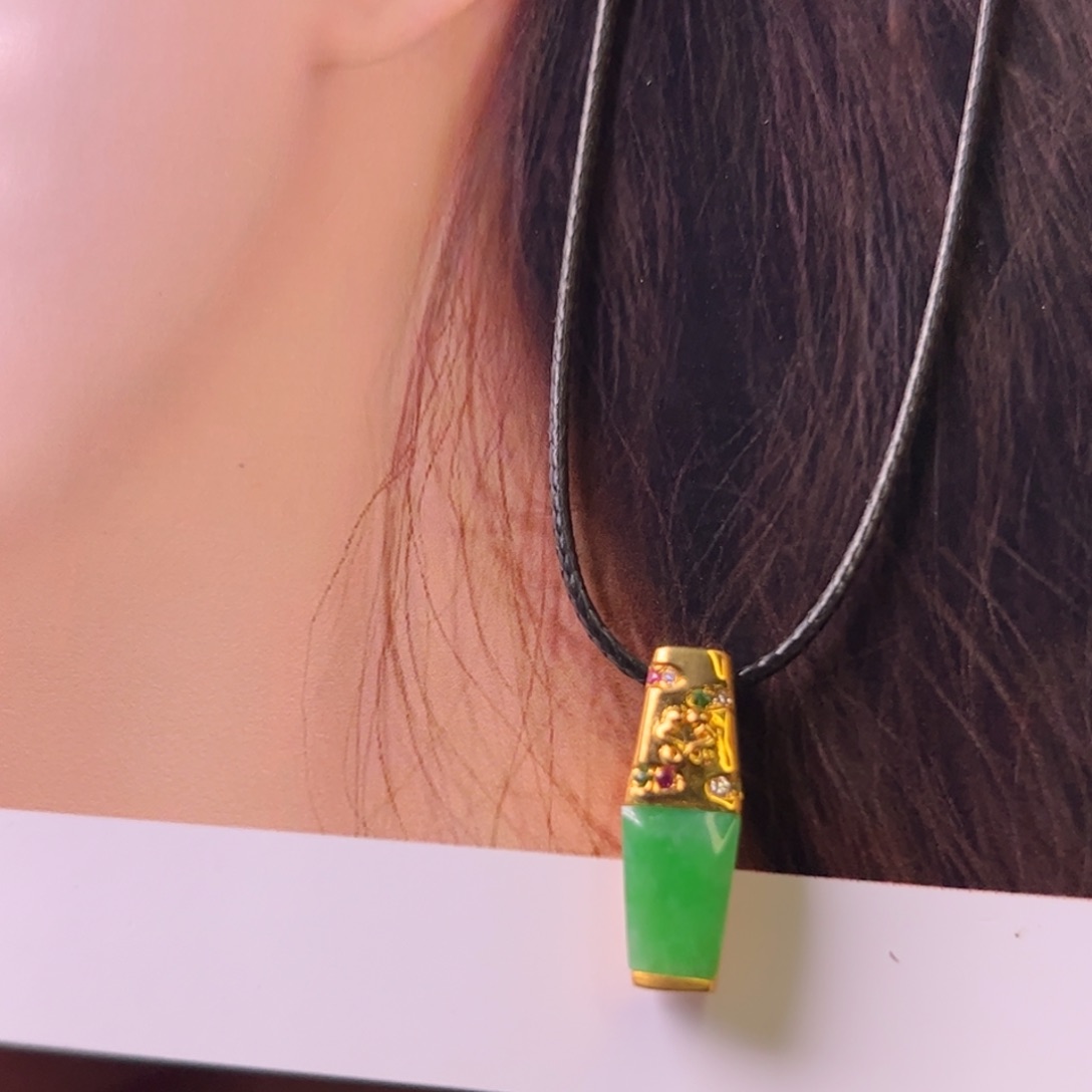 翡翠颈饰18K金镶嵌木***平安坠