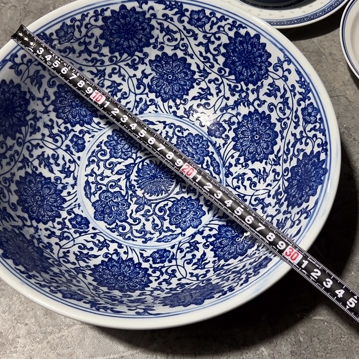 陶青花缠枝莲和面盆