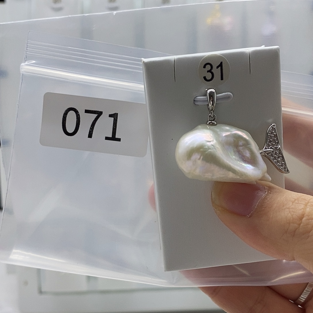 陈***g合金淡水珍珠颈饰