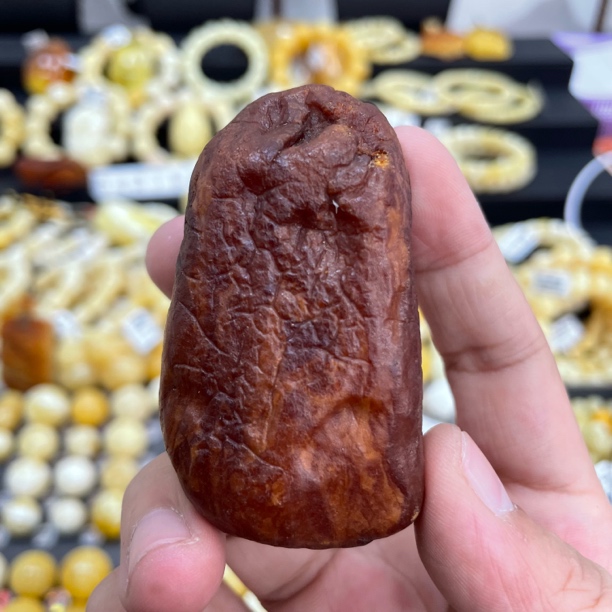  魔梵珠宝｜65*36*29mm俄料琥珀蜜蜡原石手把件