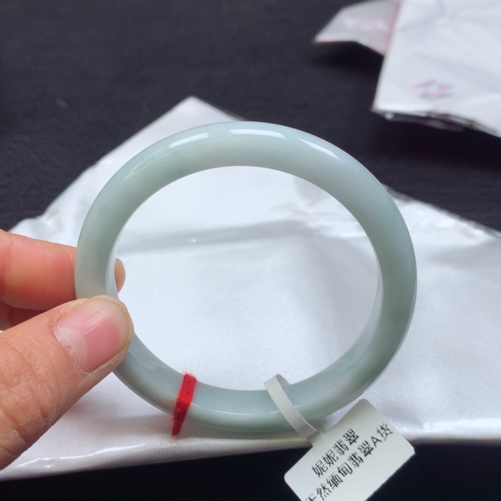 翡翠手镯（圆镯）未镶嵌54圈