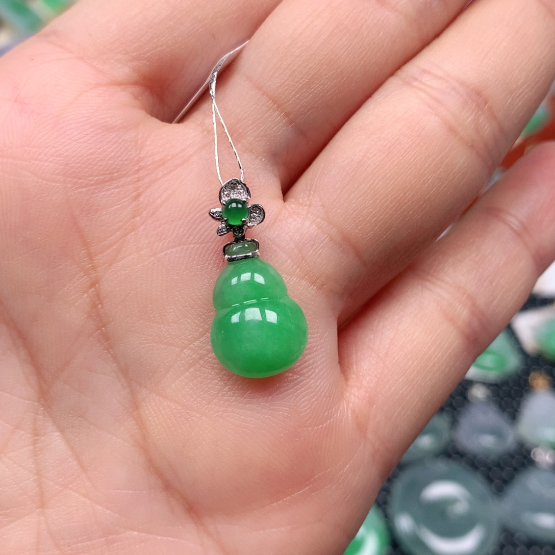【闪购商品】翡翠吊坠(不含链)18K金镶嵌