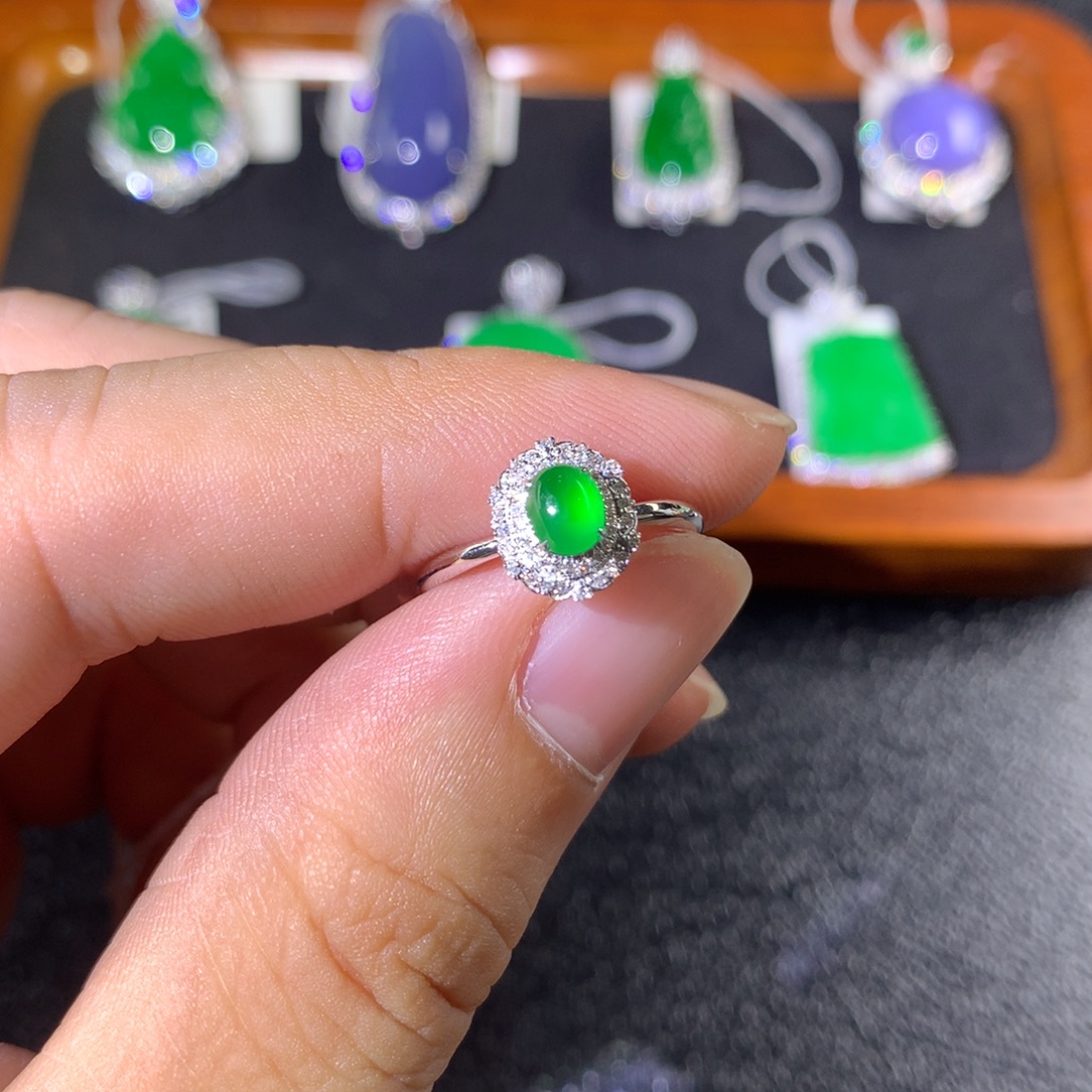 翡翠18K金镶嵌戒指翡翠