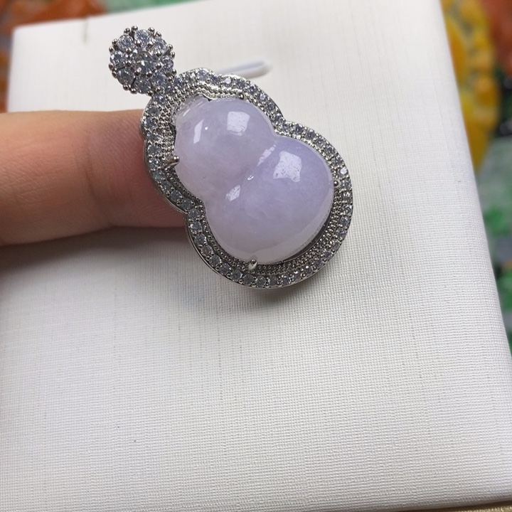 翡翠未镶嵌吊坠(赠链)